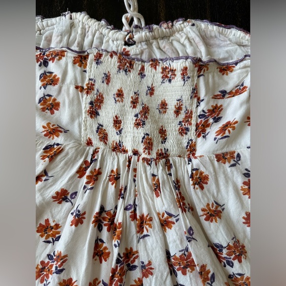 Urban Outfitters Betti Print/Floral Button Ruffle Rompers.Color Ivory. Size XS - Picture 12 of 12